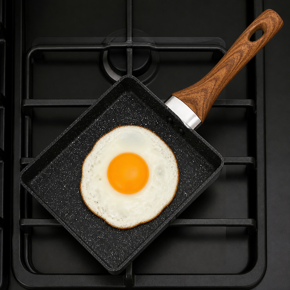 Egg cooking in the compact square non-stick pan